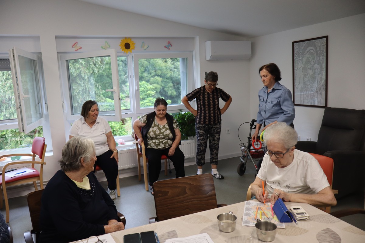Zahvaljujući velikim ulaganjima Sisačko-moslavačke županije na području Kutine u posljednjih godinu dana uvelike su unaprijeđene usluge socijalne skrbi koje se odnose na osobe starije životne dobi.