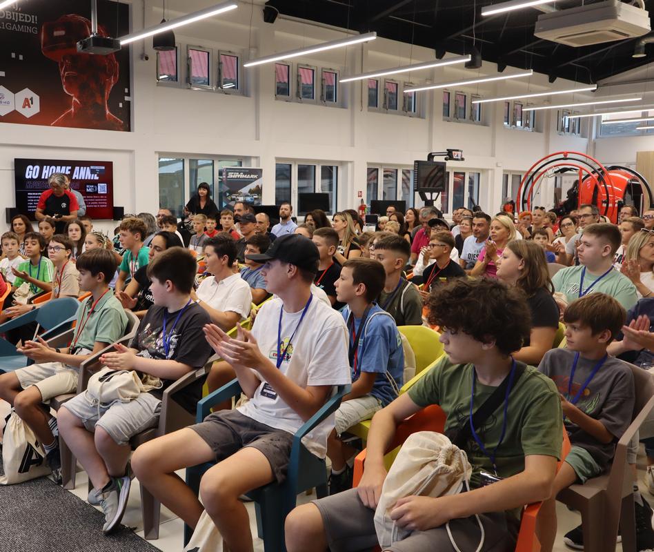 Poduzetnički inkubator SMŽ PISMO powered by A1, u suradnji s Razvojnom agencijom SIMORA i Sisačko-moslavačkom županijom, već četvrtu godinu za redom u Novskoj organizira Ljetni gaming kamp za mlade.