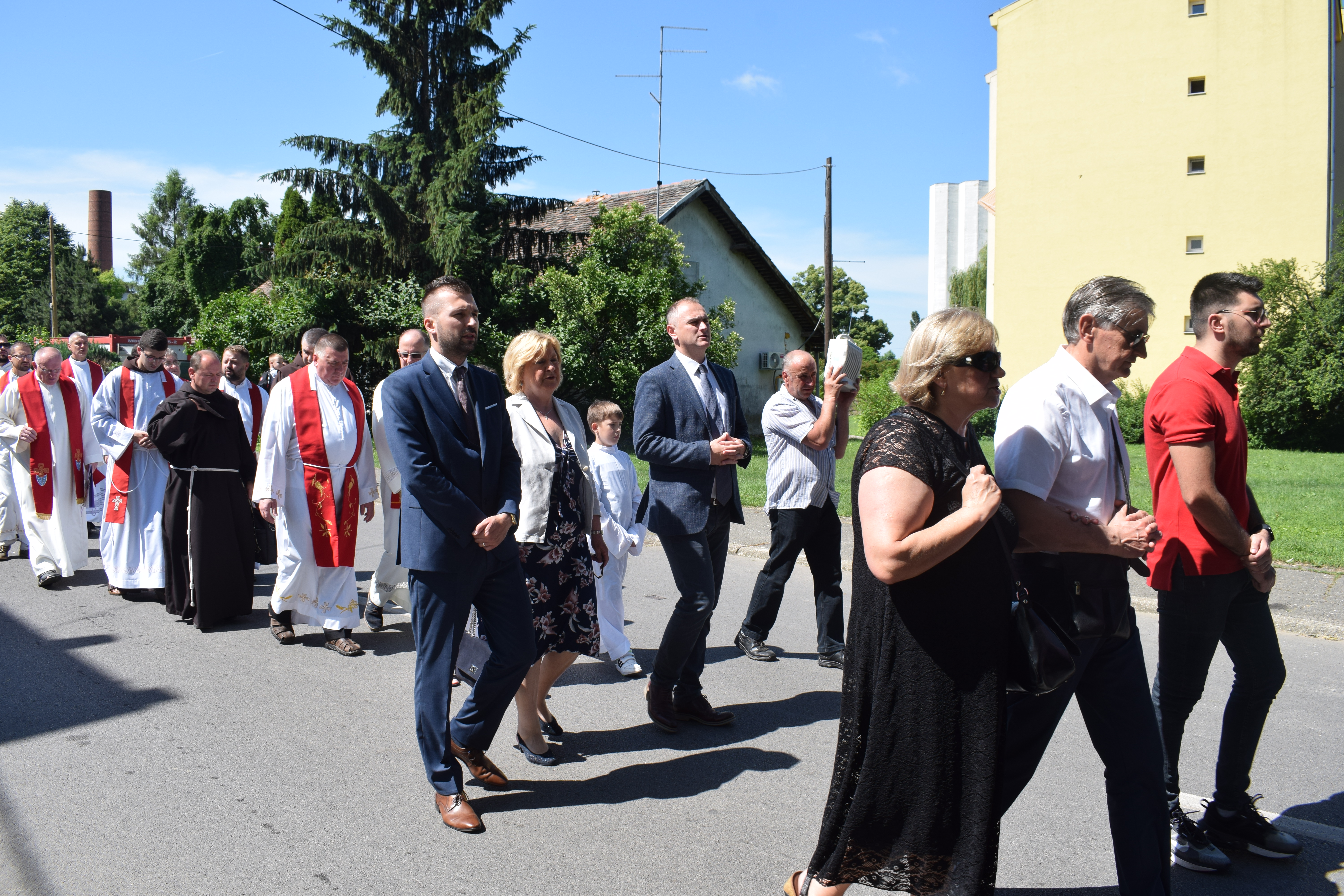 Zamjenik župana Mihael Jurić i vijećnik u Županijskoj skupštini Tomislav Kralj su u subotu, 4. lipnja 2022. godine, u Sisku sudjelovali u proslavi svetkovine sv. Kvirina.