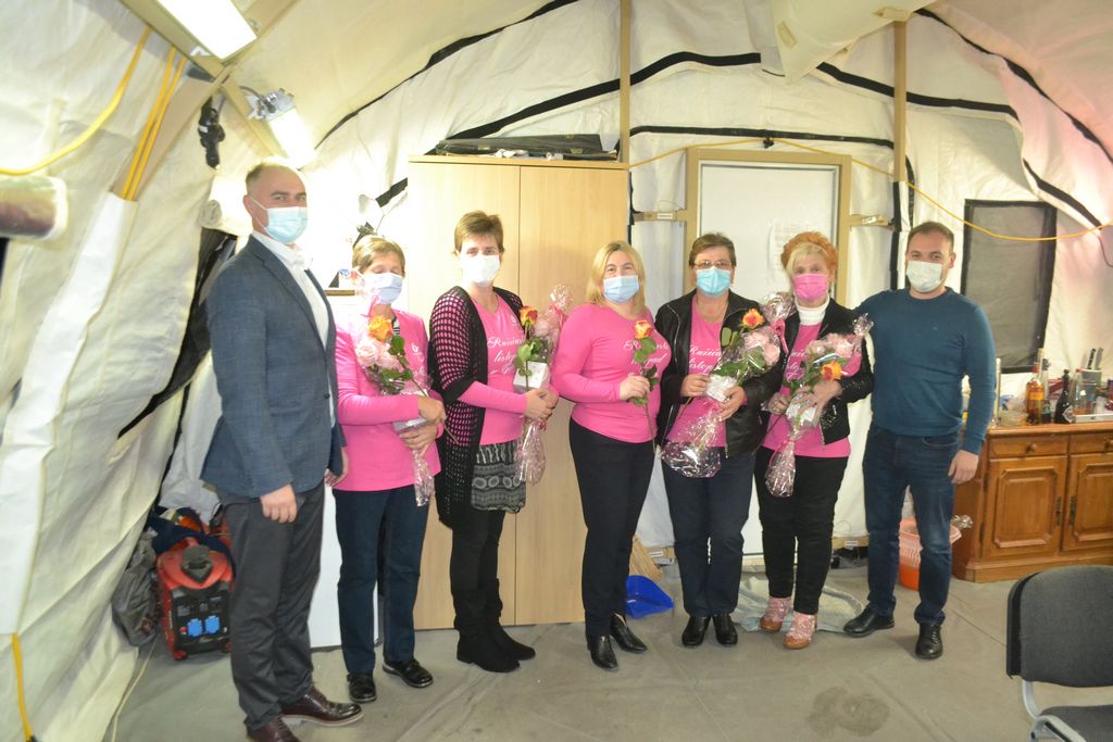 Zamjenik župana Mihael Jurić je u četvrtak, 28. listopada 2021. godine, u šatoru Crvenog križa Glina nazočio obilježavanju druge obljetnice Udruge za pomoć ženama oboljelim od raka dojke sveta Agata – Glina. 