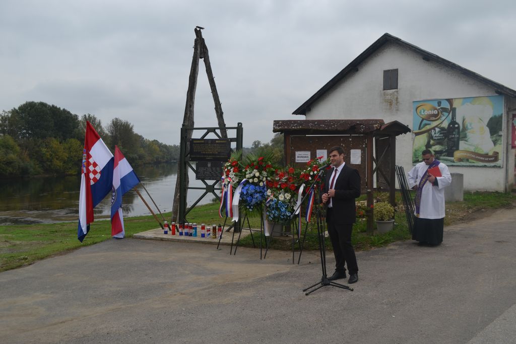 Župan Ivan Celjak je u subotu, 2. listopada 2021. godine, u Letovaniću, naselju na području Općine Lekenik, nazočio obilježavanju 30. obljetnice osnutka 36. inženjerijsko-pontonirske bojne Hrvatske vojske „Dabrovi“ i gradnje „Mosta spasa“