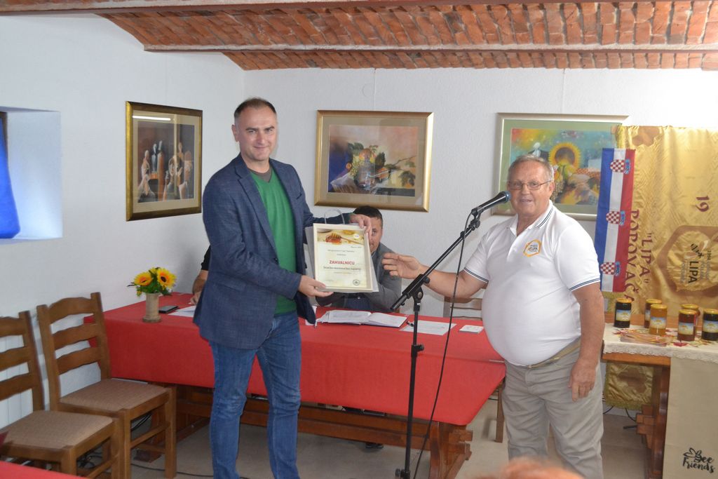 Zamjenik župana Mihael Jurić je u subotu, 2. listopada 2021. godine, u Vinskom dvoru u Popovači nazočio redovnoj godišnjoj sjednici Skupštine Zajednice udruga pčelara Sisačko-moslavačke županije. 