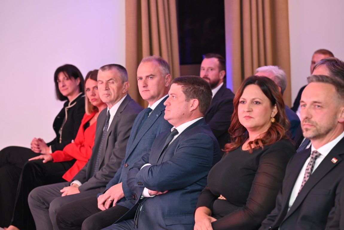 U povodu Dana grada Novske i blagdana sv. Luke, sinoć je u Hotelu Knopp održana svečana sjednica Gradskog vijeća Grada Novske.