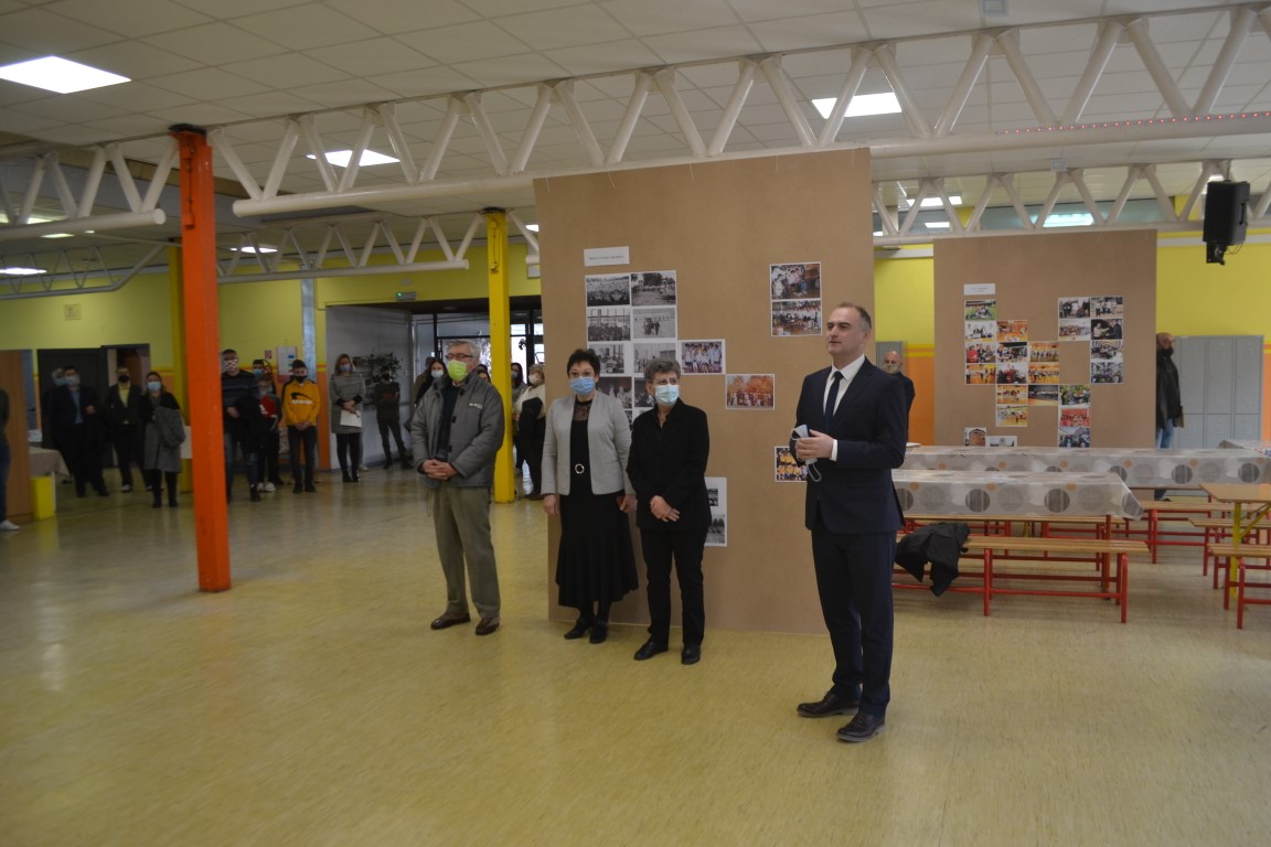 Zamjenik župana Mihael Jurić je u petak, 4. ožujka 2022. godine, u prostoru Osnovne škole „Braća Bobetko“ u Sisku svečano otvorio Županijsko natjecanje mladih tehničara.
