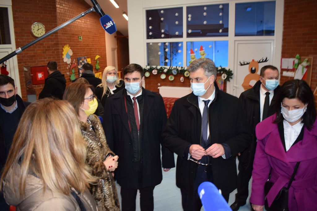 Župan Ivan Celjak je u srijedu, 29. prosinca 2021. godine, pratio posjet predsjednika Vlade RH Andreja Plenkovića, koji je zajedno s velikim brojem ministara sudjelovao u obilježavanju godišnjice razornog potresa u Sisačko-moslavačkoj županiji.