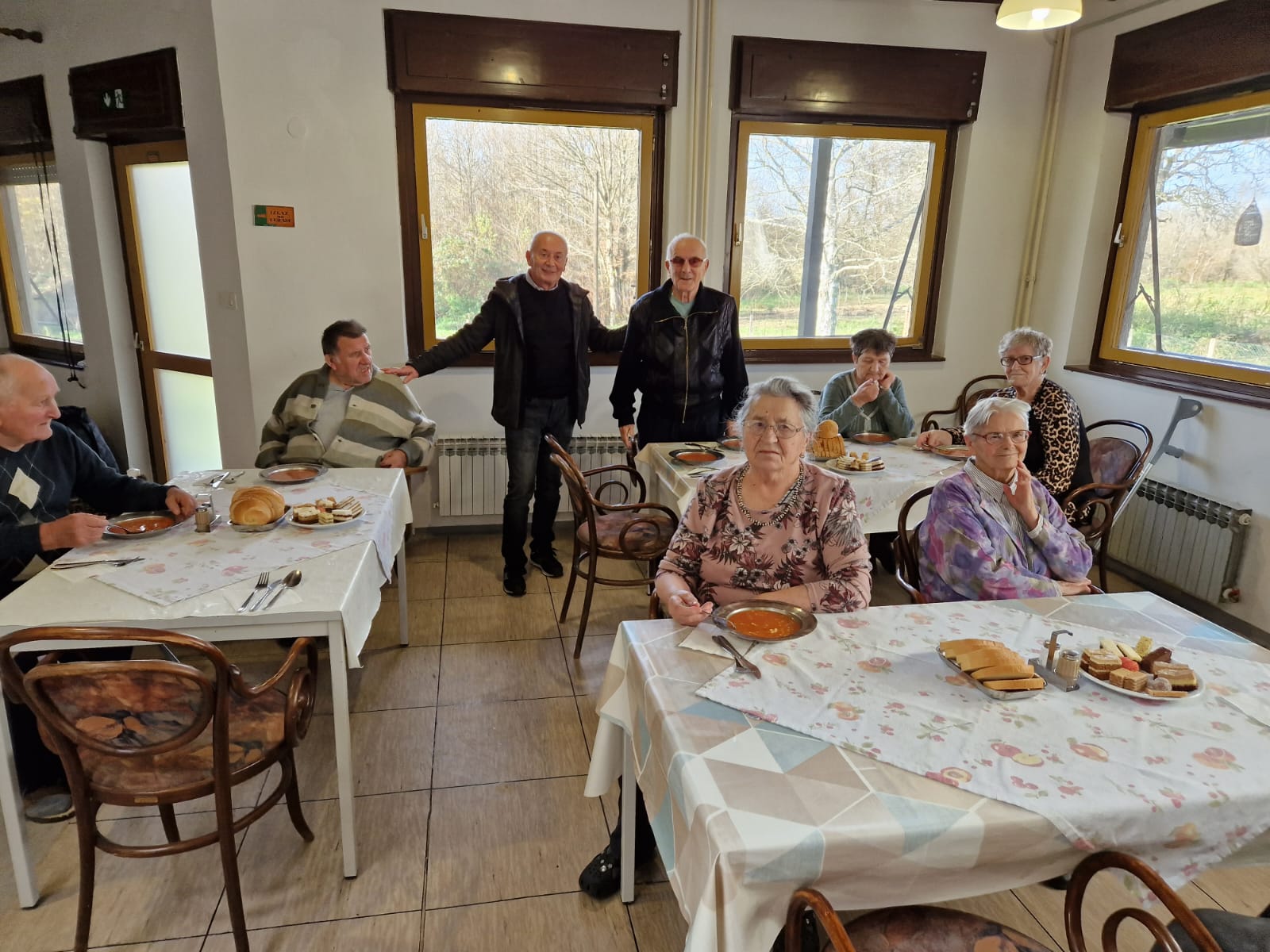 Dan umirovljenika Sisačko-moslavačke županije obilježili su i naši korisnici Doma za starije osobe Petrinja. Iako je njihov Dom u obnovi veselja i radosti ne nedostaje, obilježili su svoj dan uz društvene igre i pjesmu.
