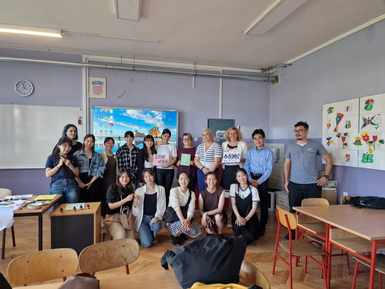 Tijekom svog studijskog putovanja, profesor Takafumi Nakajima, 10 studentica s Gakushuin Women's College Tokyo i gospođa Masumi Shimooka Štiglić posjetili su Osnovnu školu Mate Lovraka Petrinja. 