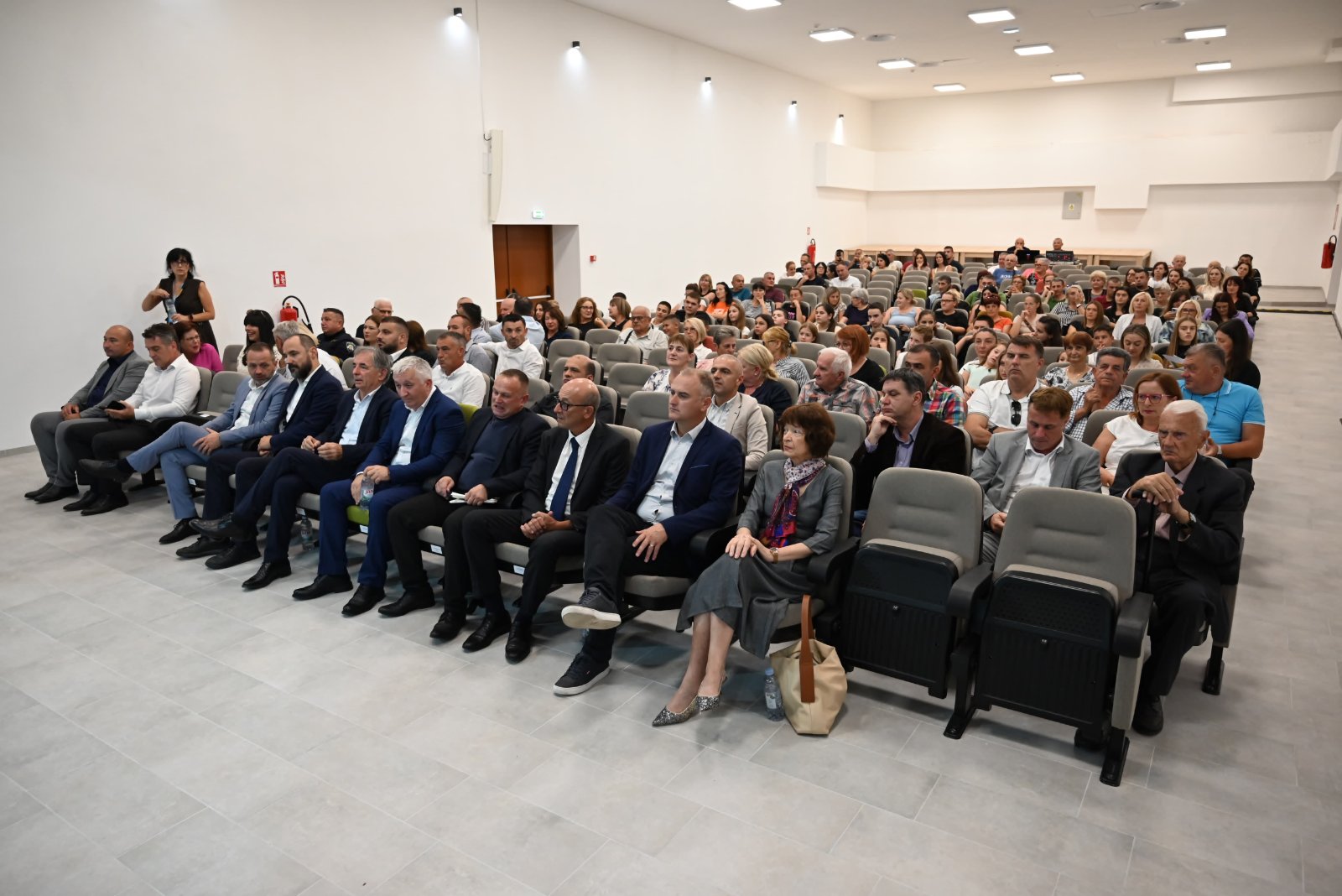 Zamjenik župana Mihael Jurić sudjelovao je u ponedjeljak, 22. rujna na svečanoj sjednici Općinskog vijeća Općine Dvor koja je održana u povodu proslave Dana općine i Međunarodnog dana mira.