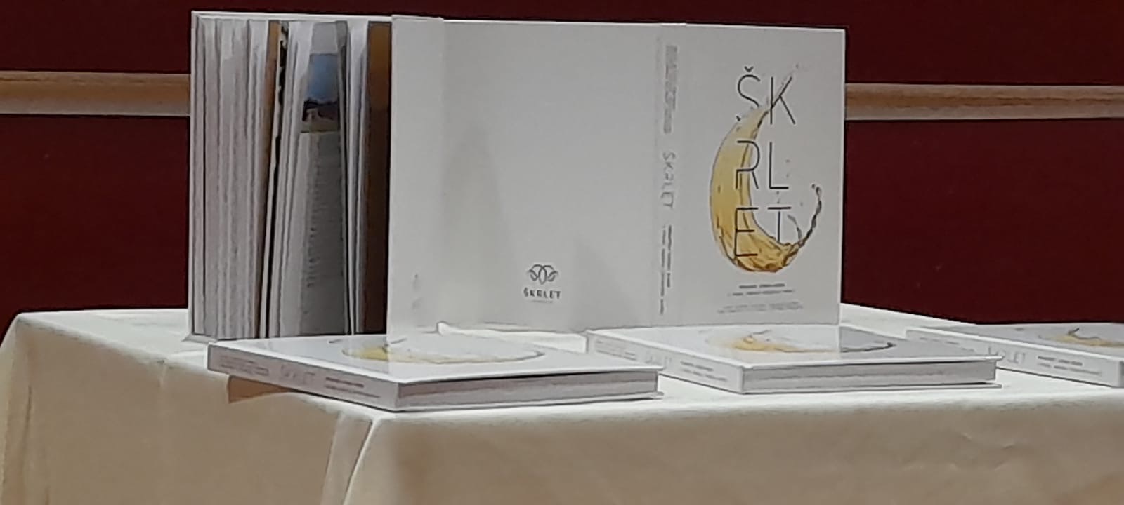 U subotu, 2. srpnja 2022. godine u Domu kulture u Kutini održana je promocija knjige "Škrlet-hrvatski vinski biser".
