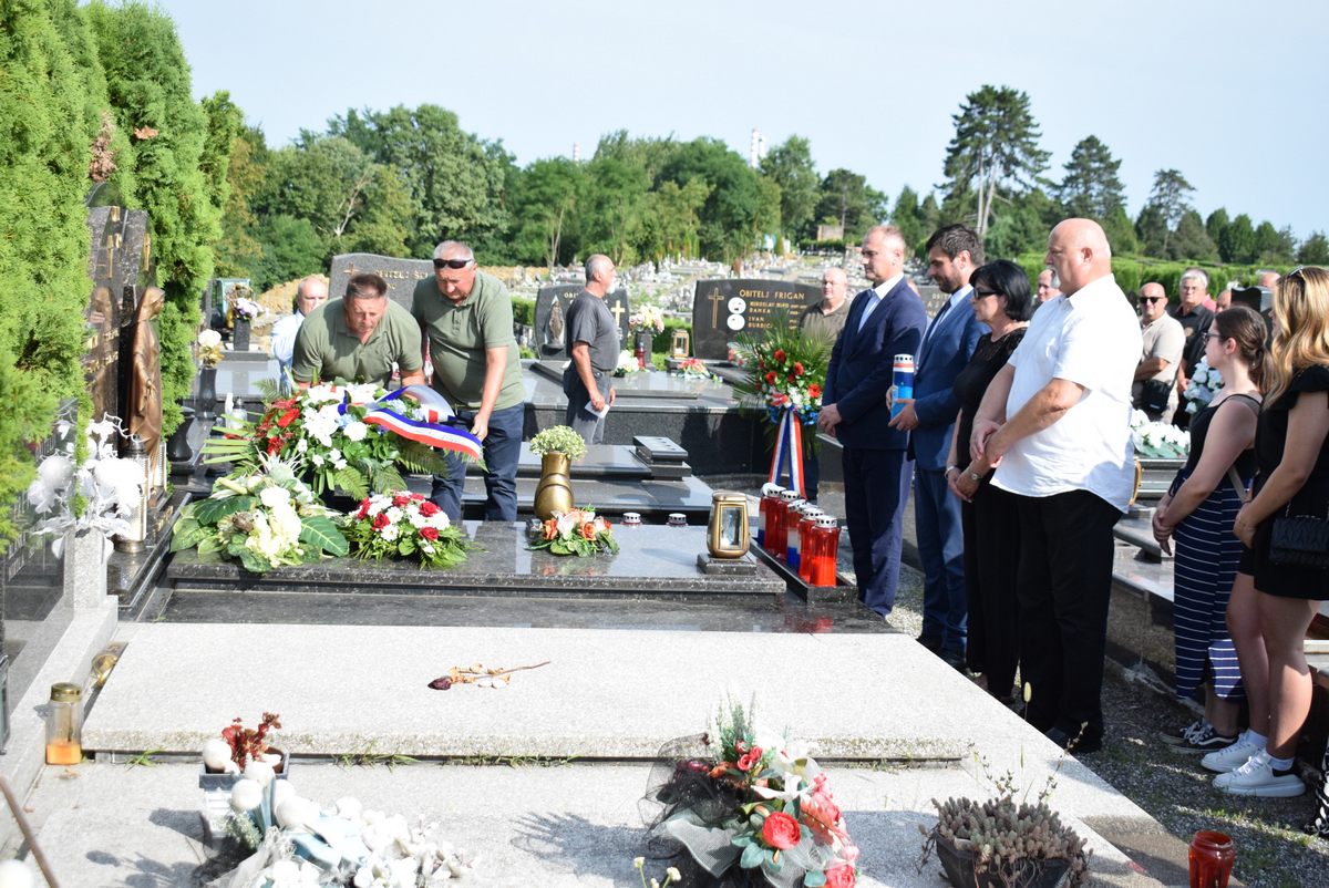 U organizaciji Sisačko-moslavačke županije i županijskog Kulturno-povijesnog centra u Sisku je obilježena dvanaesta godišnjica smrti Đure Brodarca, prvog sisačko-moslavačkog župana. 