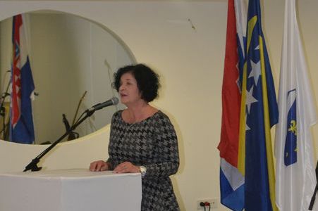 Zamjenica župana iz reda srpske nacionalne manjine Mirjana Oluić je u utorak, 23. studenoga 2021. godine, u sisačkom hotelu Panonija nazočila svečanoj obilježbi Dana državnosti Bosne i Hercegovine.