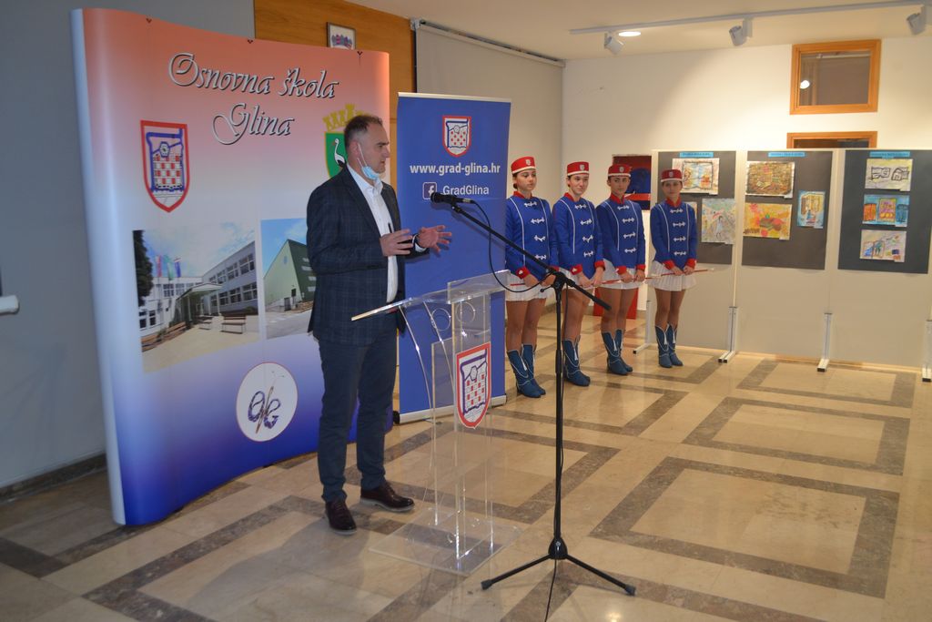 Zamjenik župana Mihael Jurić je u ponedjeljak, 8. studenoga 2021. godine, u predvorju Hrvatskog doma u Glini nazočio otvaranju međunarodne konferencije „Healthy Mind, Body and Environment“(Zdrav um, tijelo i okoliš).