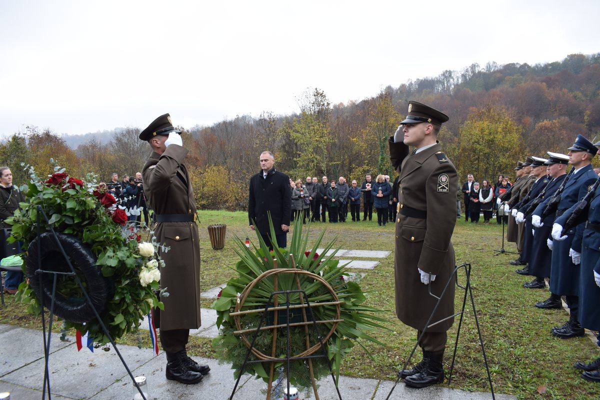 Zamjenik župana Mihael Jurić je u utorak, 15. studenoga 2022. godine, sudjelovao u obilježavanju Dana sjećanja na žrtve iz Domovinskog rata s područja općine Majur.