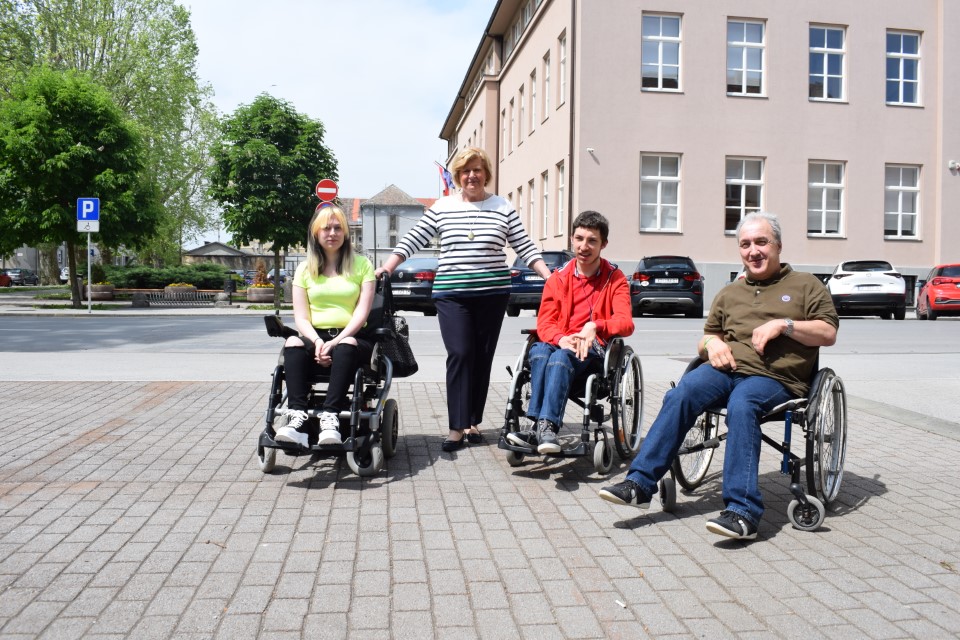 U povodu Nacionalnog dana osoba s cerebralnom paralizom, izaslanica župana Ivana Celjaka, Ivanka Roksandić je u četvrtak, 5. svibnja 2022. godine, posjetila članove Udruge tjelesnih invalida Grada Siska koji su iznijeli problema s kojima se svakodnevno suočavaju.