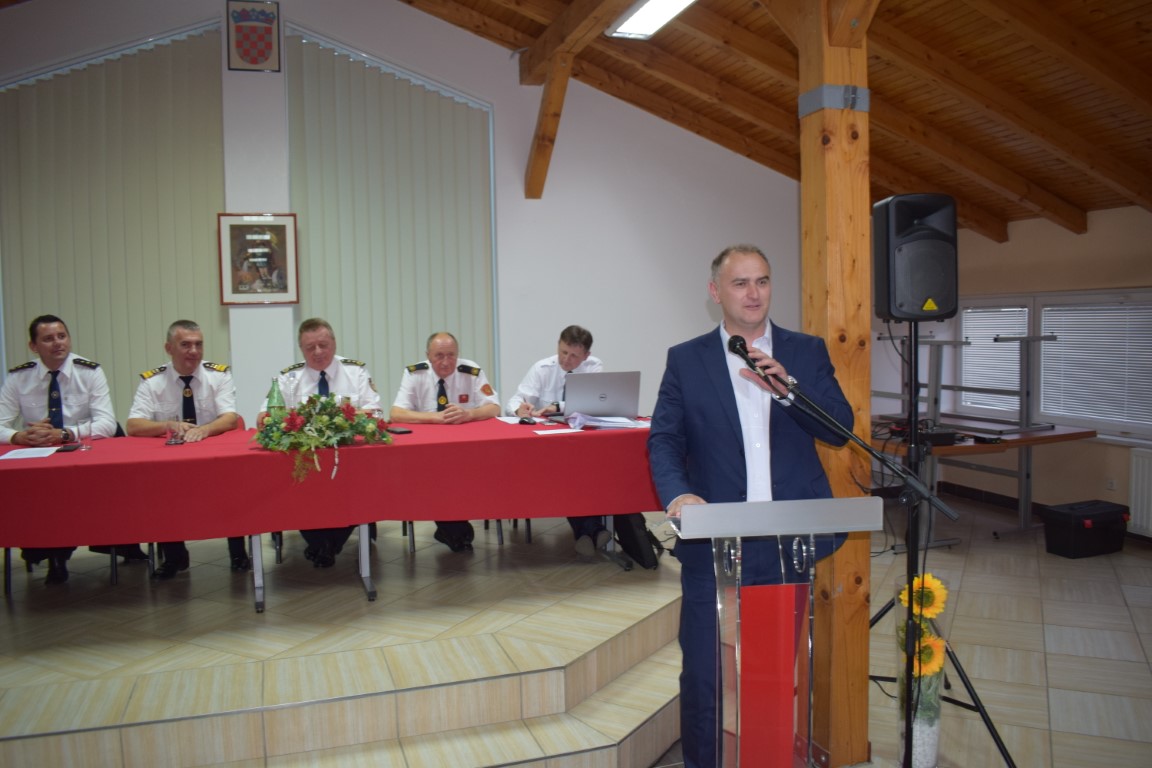 Zamjenik župana Mihael Jurić je u utorak, 31. svibnja 2022. godine, nazočio redovnoj sjednici Vatrogasne zajednice Sisačko-moslavačke županije, koja je održana u prostoru vatrogasnog doma VP Kutina.