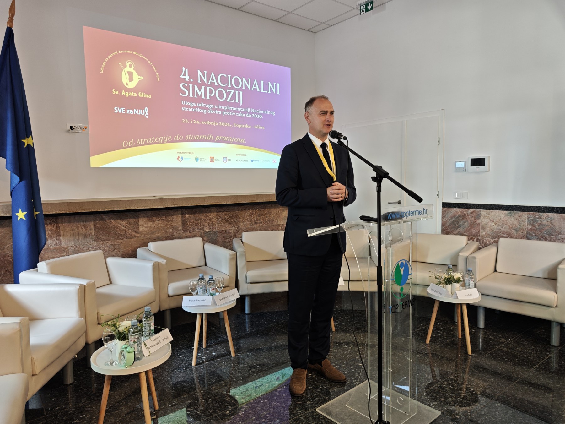 U Topuskom se održava IV. nacionalni simpozij onkoloških udruga u organizaciji Udruge Sv. Agata Glina i suorganizaciji Udruge SVE za NJU, koji je okupio predstavnike onkoloških udruga, zdravstvene stručnjake i dr