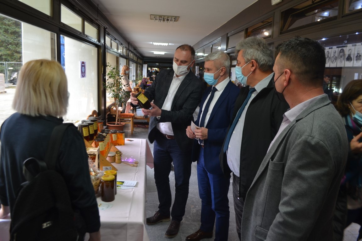 Zamjenik župana Mihael Jurić je u subotu, 19. veljače 2022. godine u Topuskom nazočio svečanom otvorenju 21. Dana meda „Zlatna pčela“ 