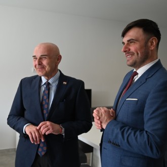 MINISTAR RUŽIĆ U PRVOM RADNOM POSJETU SISAČKO-MOSLAVAČKOJ ŽUPANIJI: FOKUS NA RAZVOJU ORGANIZIRANOG STANOVANJA ZA STARIJE OSOBE