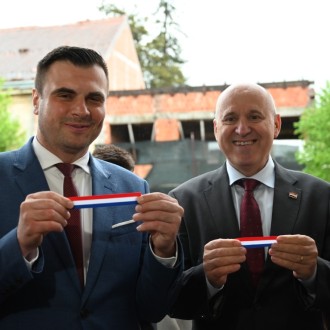 GOTOVA I 10 ZGRADA DOMA ZDRAVLJA SISAČKO-MOSLAVAČE ŽUPANIJE 