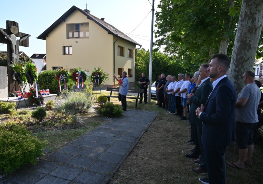 OBLJETNICA IZLASKA PRVIH HRVATSKIH DRAGOVOLJACA NA PRVU CRTU OBRANE U KOMAREVU