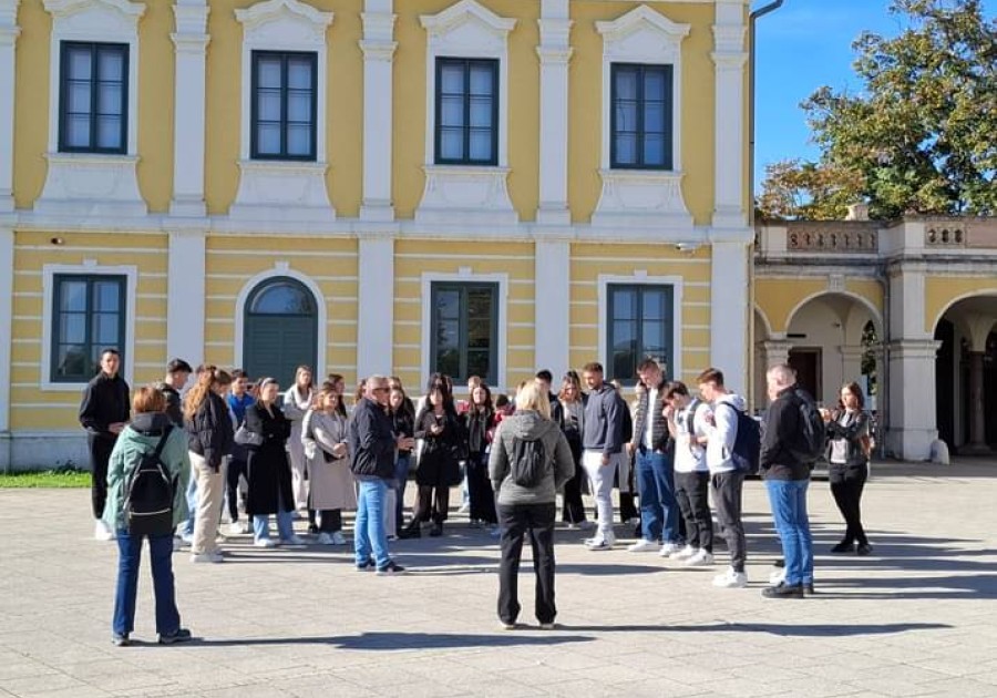 MATURATNI SŠ TINA UJEVIĆA U VUKOVARU