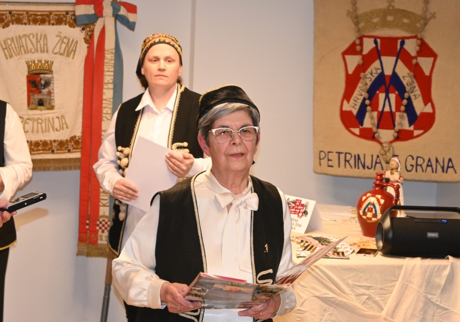 U PETRINJI OTVORENA IZLOŽBA
