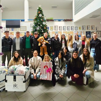 UČENICI SŠ TINA UJEVIĆA POSJETILI CARITASOVU KUĆU U OBOROVU