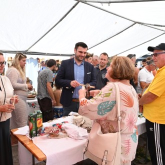 OTVOREN GASTRO FESTIVAL U TOPUSKOM