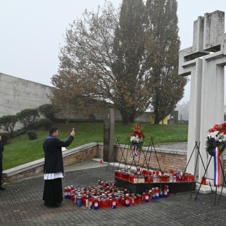 POLOŽENI VIJENCI I ZAPALJENE SVIJEĆE U POVODU BLAGDANA SVIH SVETIH