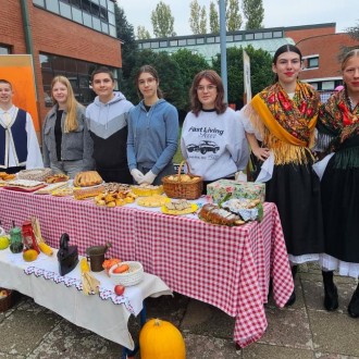 DAN ZAHVALNOSTI ZA PLODOVE ZEMLJE U SREDNJOJ ŠKOLI TINA UJEVIĆA