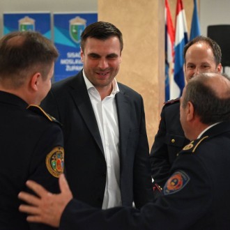ONI SU NAŠI HEROJI U MIRU - VATROGASCI OBILJEŽILI BLAGDAN SV. FLORIJANA