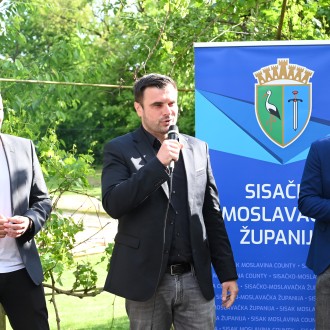 SPORTSKA OPREMA ZA JOŠ 11 KLUBOVA U SISKU: PODRŠKA ŽUPANIJE MLADIM SPORTAŠIMA