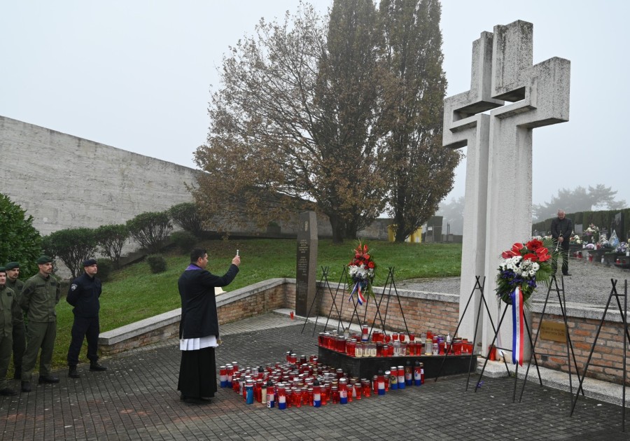 POLOŽENI VIJENCI I ZAPALJENE SVIJEĆE U POVODU BLAGDANA SVIH SVETIH