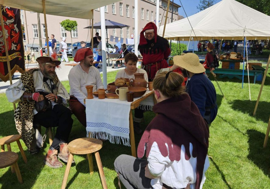 VRATILI SE U PROŠLOST – POVIJESNI PIKNIK:DANI KRALJEVSTVA ODUŠEVILI SIŠČANE