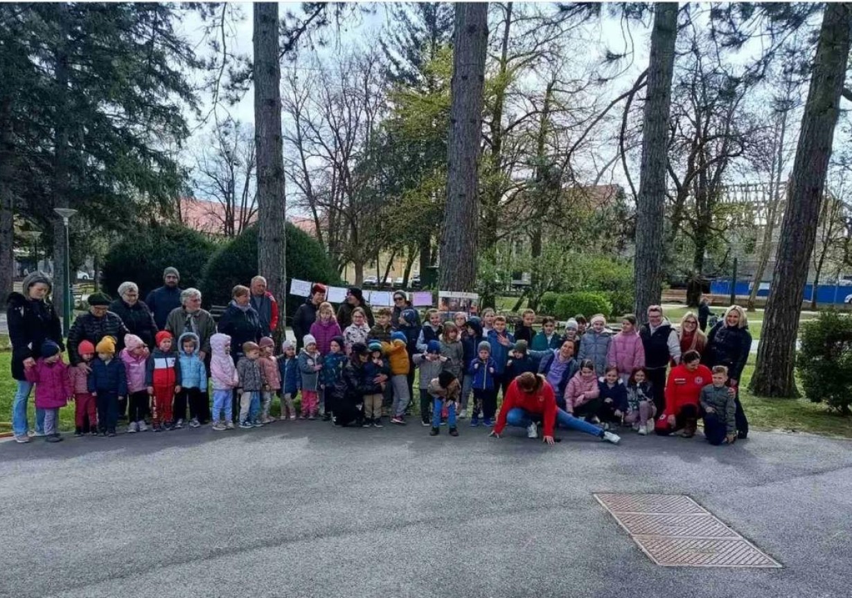 KORISNICI DOMA ZA STARIJE OSOBE PETRINJA VJEŽBANJEM OBILJEŽILI SVJETSKI DAN ZDRAVLJA